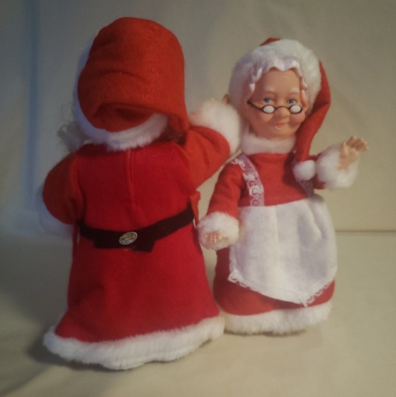 Vintage Santa and Mrs. Claus Figures - Picture 4 of 7